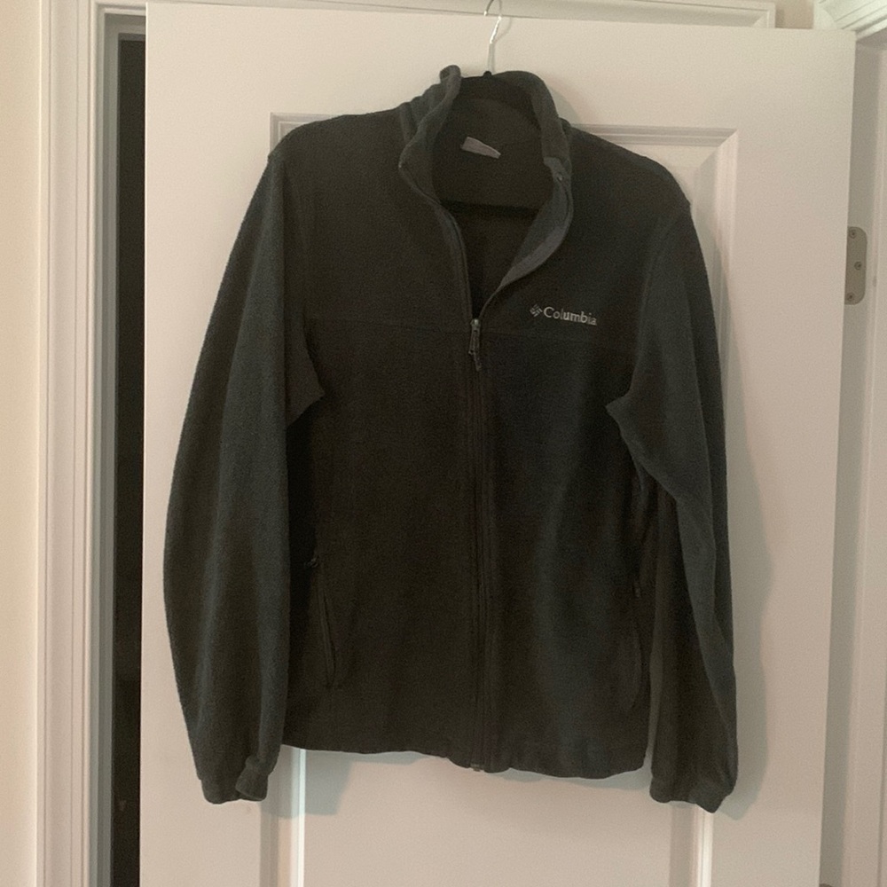 Men’s grey outer sweater.